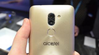 MWC 2018: Alcatel 3X prezentare hands-on - cameră duală şi Google Asistant într-un pachet de buget (Video)