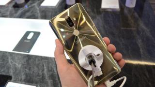 MWC 2018: Alcatel 3V prezentare hands-on - phablet dual camera, cu Android Oreo şi corp lucios (Video)
