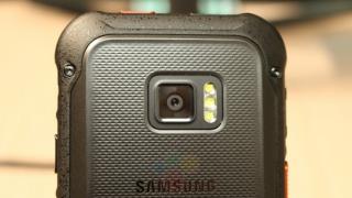 Samsung Galaxy Xcover 5 apare în fotografii reale, cu blitz LED triplu în spate