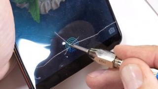 JerryRigEverything zgârie ecranul cu scanner de amprente de pe Vivo X20 Plus UD; Aflăm dacă mai funcţionează după (Video)
