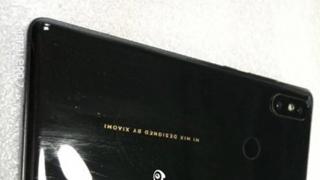 Xiaomi Mi Mix 2s bifează o nouă apariție; Vedem telefonul într-o fotografie reală chiar lângă Xiaomi Mi Mix 2