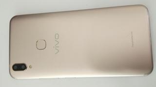 Vivo V9 acum și în fotografii hands-on; Vedem clona de iPhone X prezentată din toate unghiurile