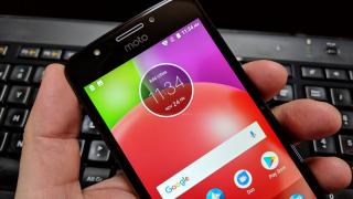 Motorola Moto E4: Display acceptabil, la luminozitate şi culori