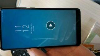 Xiaomi Mi Mix 2s apare în noi fotografii hands-on; Camera selfie din colțul ecranului dispare