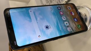LG G7 va sosi cu o funcție software ce va permite ascunderea decupajului din ecran