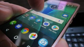 Motorola Moto G5S Plus: OS, UI, aplicaţii curate şi stock