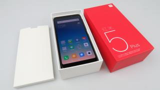 Xiaomi Redmi 5 Plus Unboxing: phablet midrange cu ecran 18:9 şi preţ sub 200 de dolari (Video)
