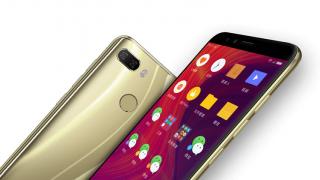 Lenovo lansează telefoanele K5 și K5 Play; Au camere duale și ecran 18:9