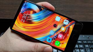 iHunt Hero: Display de 5.2 inch surprinzător de luminos