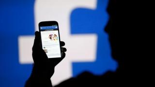 Facebook trece la verificarea fotografiilor şi clipurilor, în vânătoarea de Fake News şi farse