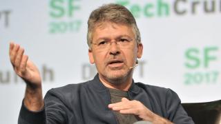 Fostul șef al departamentului AI & Search Google este angajat de Apple pentru a lucra la îmbunătățirea lui Siri