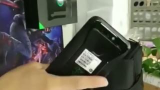 Xiaomi BlackShark apare într-un scurt material video hands-on alături de un accesoriu gamepad