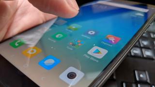 Xiaomi Redmi 5 Plus: Conectivitate cu rezultate bunicele, dar doar midrange