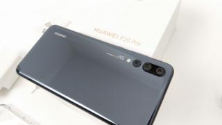 Huawei P20 Pro Unboxing: avem breton şi îl ascundem, vedem cum stăm cu camera triplă, accesoriile