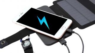 Cafago vinde un încărcător cu panouri solare pentru smartphone; Iată cât costă