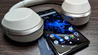 Sony Xperia XZ2: Multimedia cu stereo, reglaje multe şi super căşti