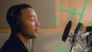 Google Assistant primeşte noi voci, precum cea a lui John Legend şi noi parteneri oficiali pe partea de comenzi mâncare