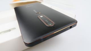 Nokia 6.1 Unboxing: Preia accentele lui Nokia 7 Plus, trece la Snapdragon-ul cel bun (Video)