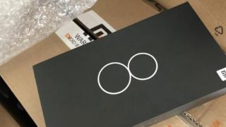 O fotografie ajunsă online confirmă denumirea Xiaomi Mi 8 pentru noul flagship al chinezilor; Vedem cutia în care vine telefonul