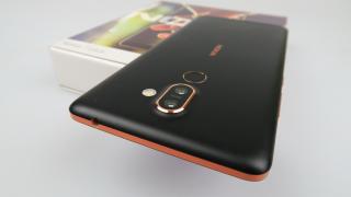 Nokia 7 Plus: Bateria sare de un sezon de Netflix, excelentă şi la gaming