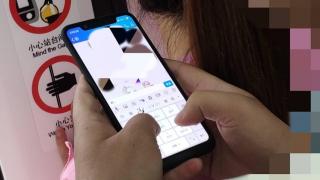 Xiaomi Mi 8 este fotografiat în public; Are un decupaj generos ce găzduiește sistemul de autentificare 3D