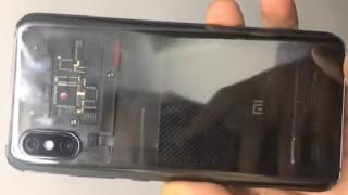 Xiaomi Mi 8 va avea și o variantă cu spate transparent; Ni se prezintă într-un clip hands-on