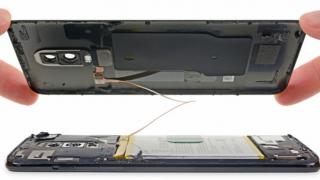 OnePlus 6 primește clasica disecție iFixit; Aflăm cât de ușor sau greu este procesul de reparație