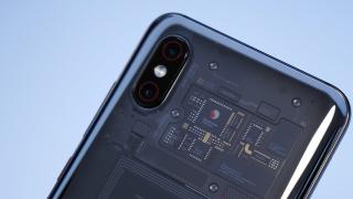 Xiaomi Mi 8 Explorer Edition își prezintă spatele transparent într-o serie de fotografii hands-on