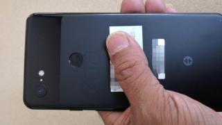 Google Pixel 3 XL apare în fotografii reale; Prototipul are breton și un spate similar lui Pixel 2 XL