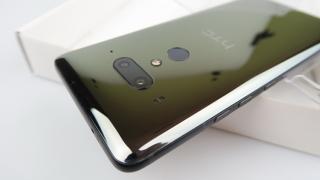 HTC U12+ Unboxing: din cutia neoficială iese speranţa cu 4 camere a taiwanezilor (Video)