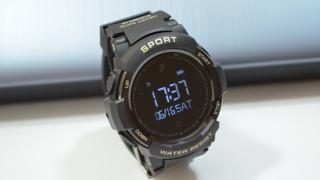 Prezentare NO.1 F6: Smartwatch cu design sportiv, certificare IP68 și senzor de puls, la preț atractiv