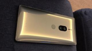 Sony Xperia XZ2 Premium apare într-o variantă de culoare nouă numită Chrome Gold