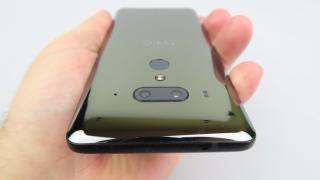 HTC U12+: Hardware cu suişuri şi coborâşuri