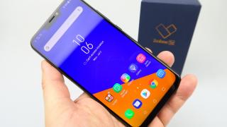 ASUS ZenFone 5z Unboxing: 5-Zeul preţurilor pe filieră Snapdragon 845 e aici (Video)