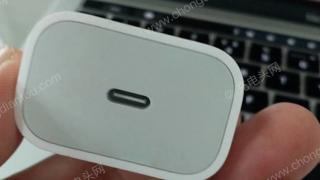 Încărcătorul USB-C de 18W pentru iPhone ni se prezintă sub formă de prototip în fotografii 