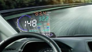 Turul Magazinelor #450: Turul accesoriilor mici şi utile în automobil, briceag pentru munte, căşti şi adaptoare