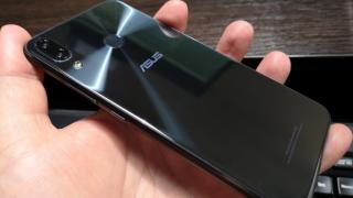 ASUS ZenFone 5z: Design uşor de confundat cu al lui ZenFone 5