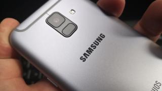 Samsung Galaxy A6 (2018): Cameră mai mult de Galaxy J, decât de Galaxy A