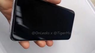 iPhone X Plus şi iPhone 9 apar în fața camerei sub formă de machete (Video Hands On)