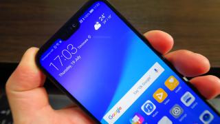 Huawei P20 Lite: Display cu breton mititel, luminozitate rezonabilă şi atât