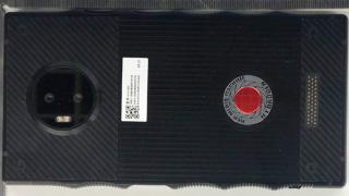 Telefonul RED Hydrogen One cu ecran holografic ajunge la FCC și apare în noi fotografii; Bateria e generoasă