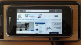 Un telefon bazat pe platforma Intel Moorestown, dotat cu OS-ul MeeGo, scapat pe web