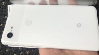 Google Pixel 3 XL primeşte un unboxing deja şi vine cu căşti Pixel Buds la pachet (Video + galerie foto)