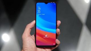 Oppo F9 apare în fotografii hands-on, cu acelaşi breton mic in stil Essential Phone