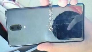 Xiaomi Mi MIX 3 apare în fotografii noi, ce indică un spate din sticlă sau ceramică; Vine în septembrie