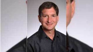 Un vicepresedinte Apple a fost concediat pe tema problemelor cu antena ale lui iPhone 4