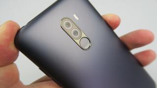 Xiaomi a fost prinsă cu mâţa în sac, folosind fotografii false pentru a promova camera lui Pocophone F1