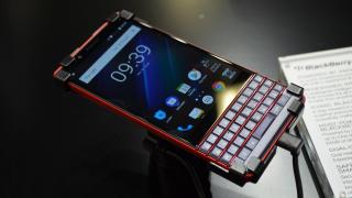 IFA 2018: BlackBerry Key2 LE hands-on review - colorat şi readucând QWERTY-ul în actualitate (Video)