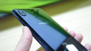 IFA 2018: ZTE Axon 9 Pro hands-on - ZTE revine, cu un telefon puternic, cu cameră duală şi decupaj în ecran