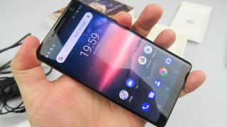 Nokia 8 Sirocco Unboxing: telefonul de lux al celor de la Nokia rotunjeşte toate colţurile (Video)